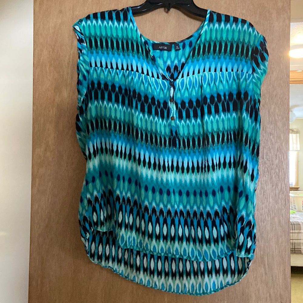 Apt 9 sleeveless blouse